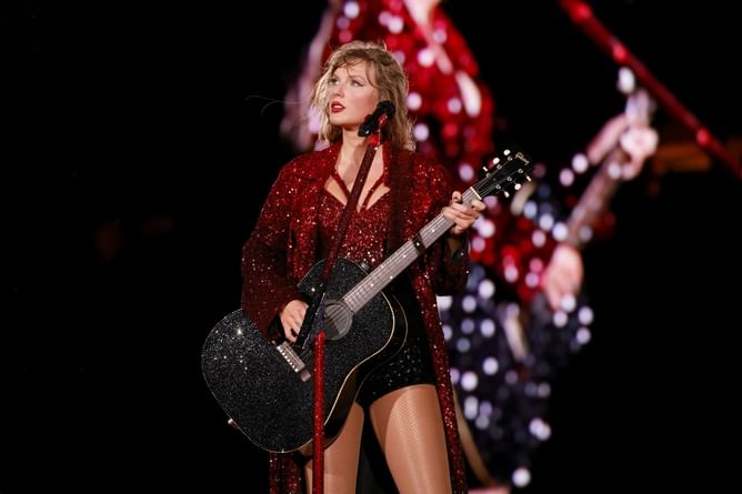 “Finally rated an album correctly”: Netizens react as Pitchfork rates Taylor Swift’s ‘The Life of a Showgirl’ a score of 5.9
