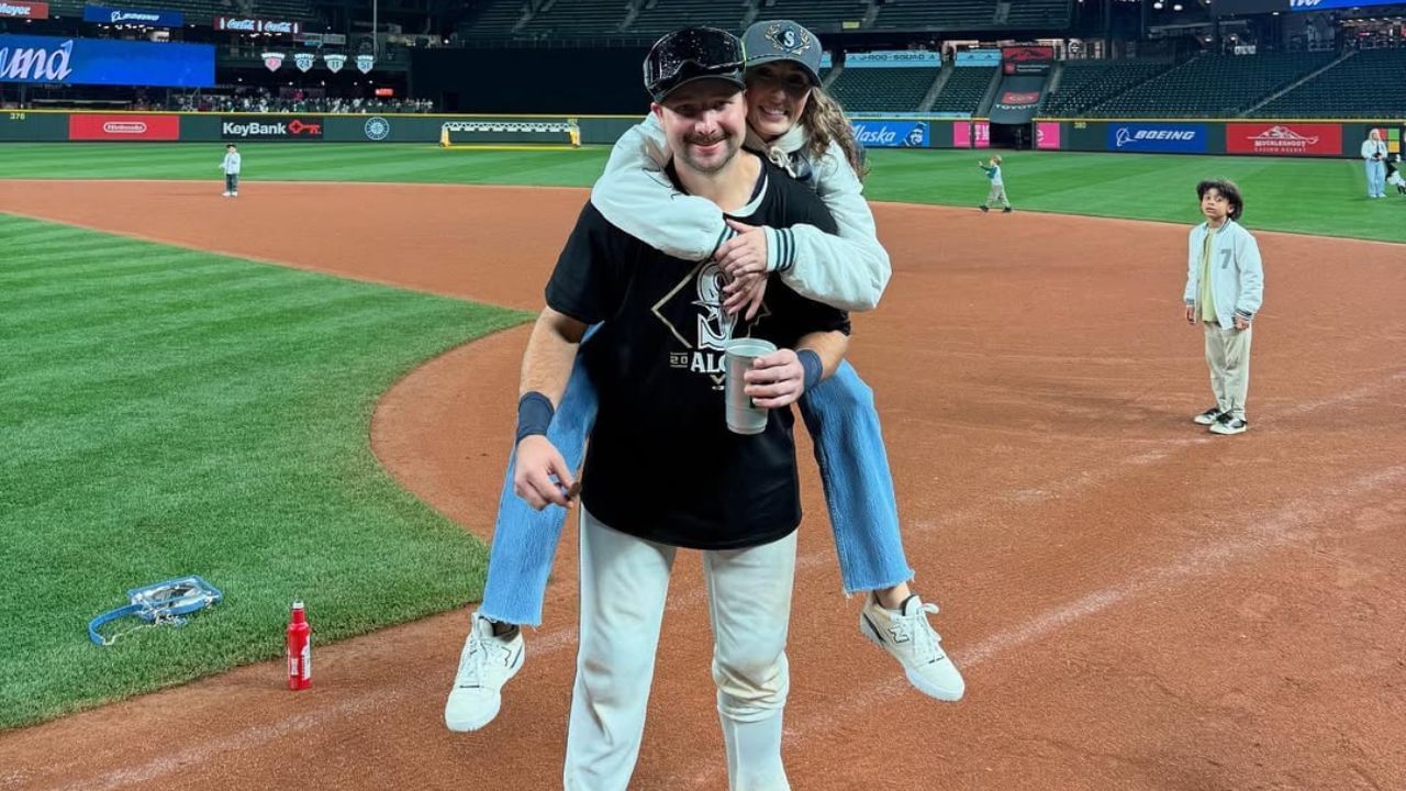 Cal Raleigh’s girlfriend Hannah Shimek drops 3-word bomb as Mariners close in on ALCS title vs. Blue Jays