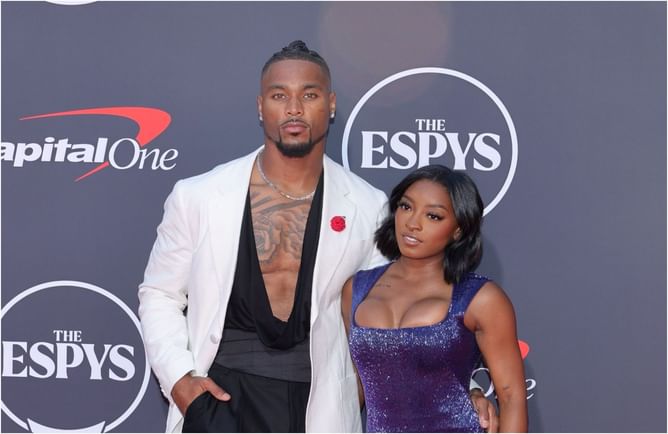 Jonathan Owens & wife Simone Biles have a romantic day out as couple explores Chicago’s popular tourist attractions [PHOTO]