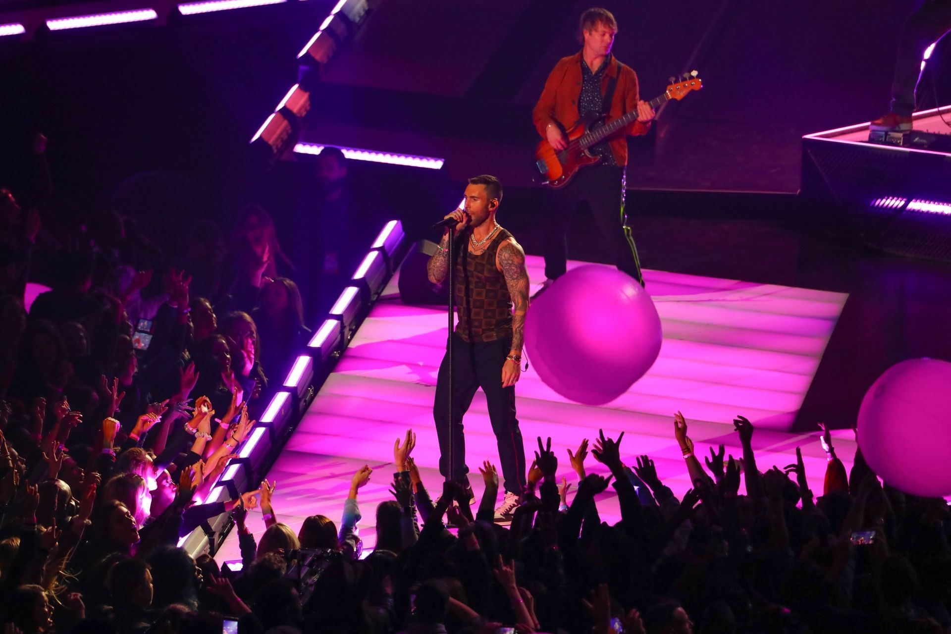 Maroon 5 performing at the 2019 Super Bowl halftime show (Image via Getty)