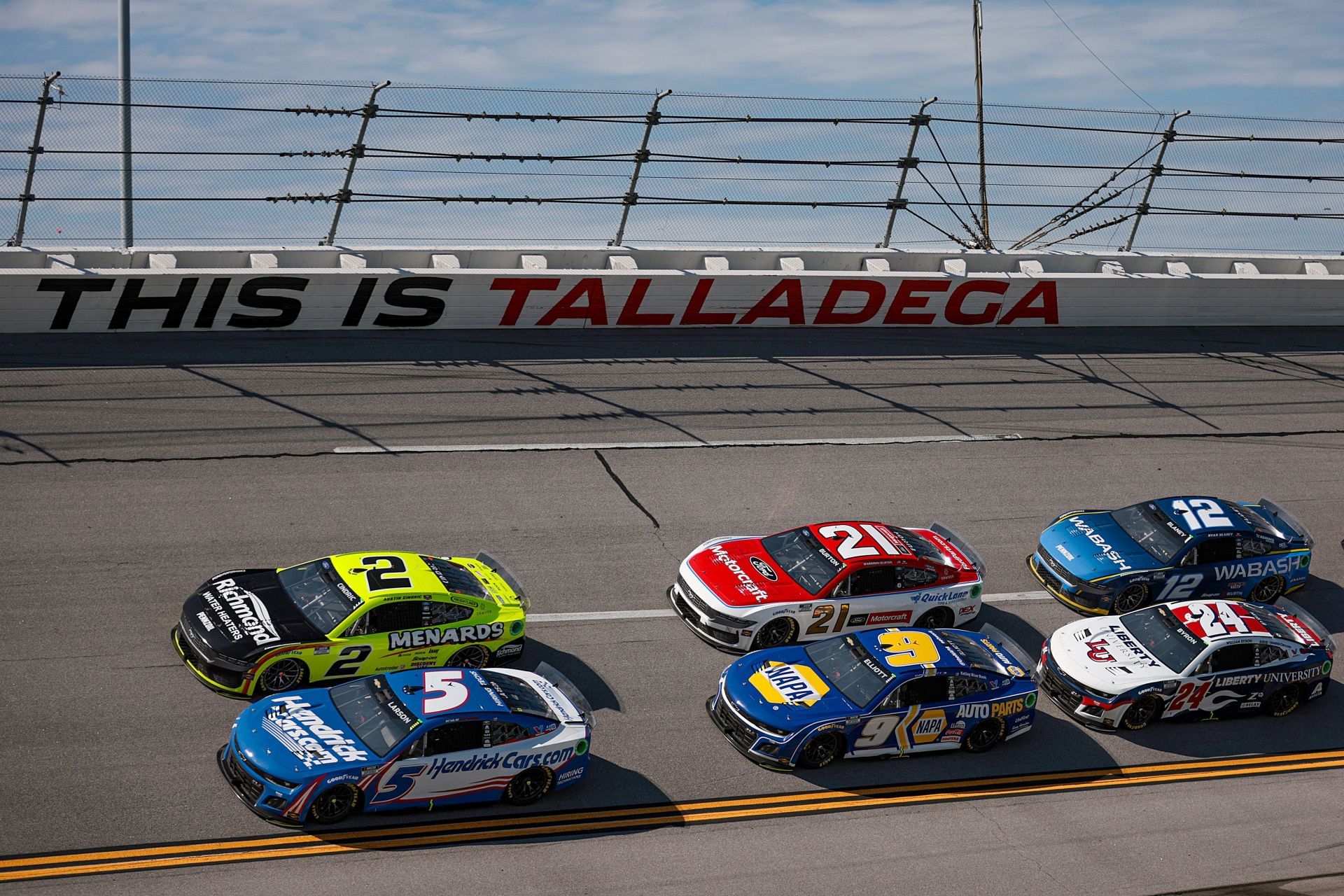 Hendrick Motorsports drivers Kyle Larson (5), Chase Elliott (9), and William Byron (24) in the 2024 GEICO 500. Source: Getty