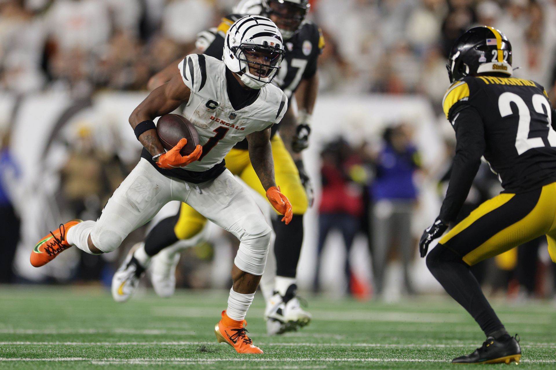 Ja&#039;Marr Chase after catching pass from Joe Flacco at Pittsburgh Steelers v Cincinnati Bengals - Source: Getty