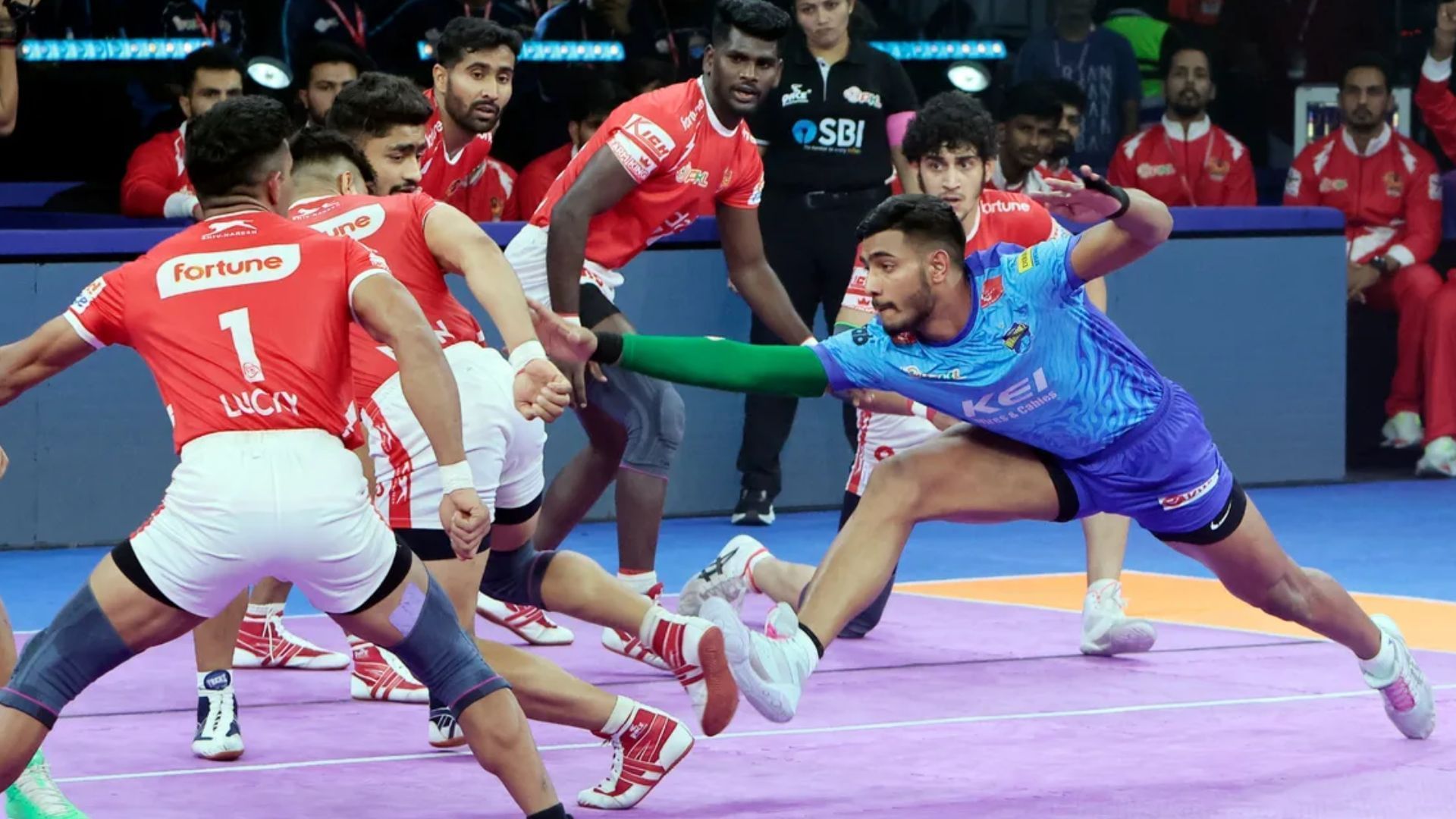 Devank Dalal in action for Bengal Warriorz (Image Credits: PKL)