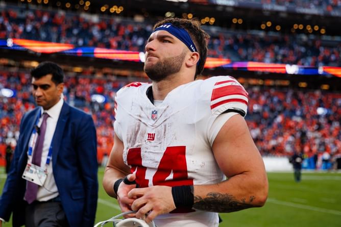 WATCH: Video of Cam Skattebo dislocating his ankle goes viral as Giants rookie suffers devastating injury vs. Eagles