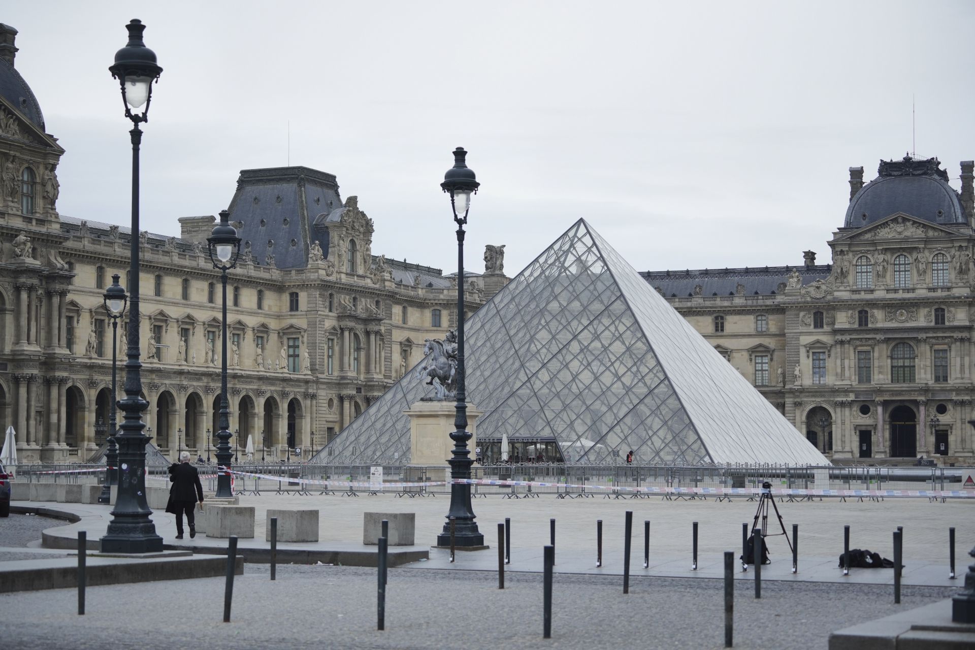 What is Pavel Durov's net worth? Telegram's CEO offers to buy jewelry stolen from the Louvre in Paris and donate it to Louvre in Abu Dhabi  thumbnail