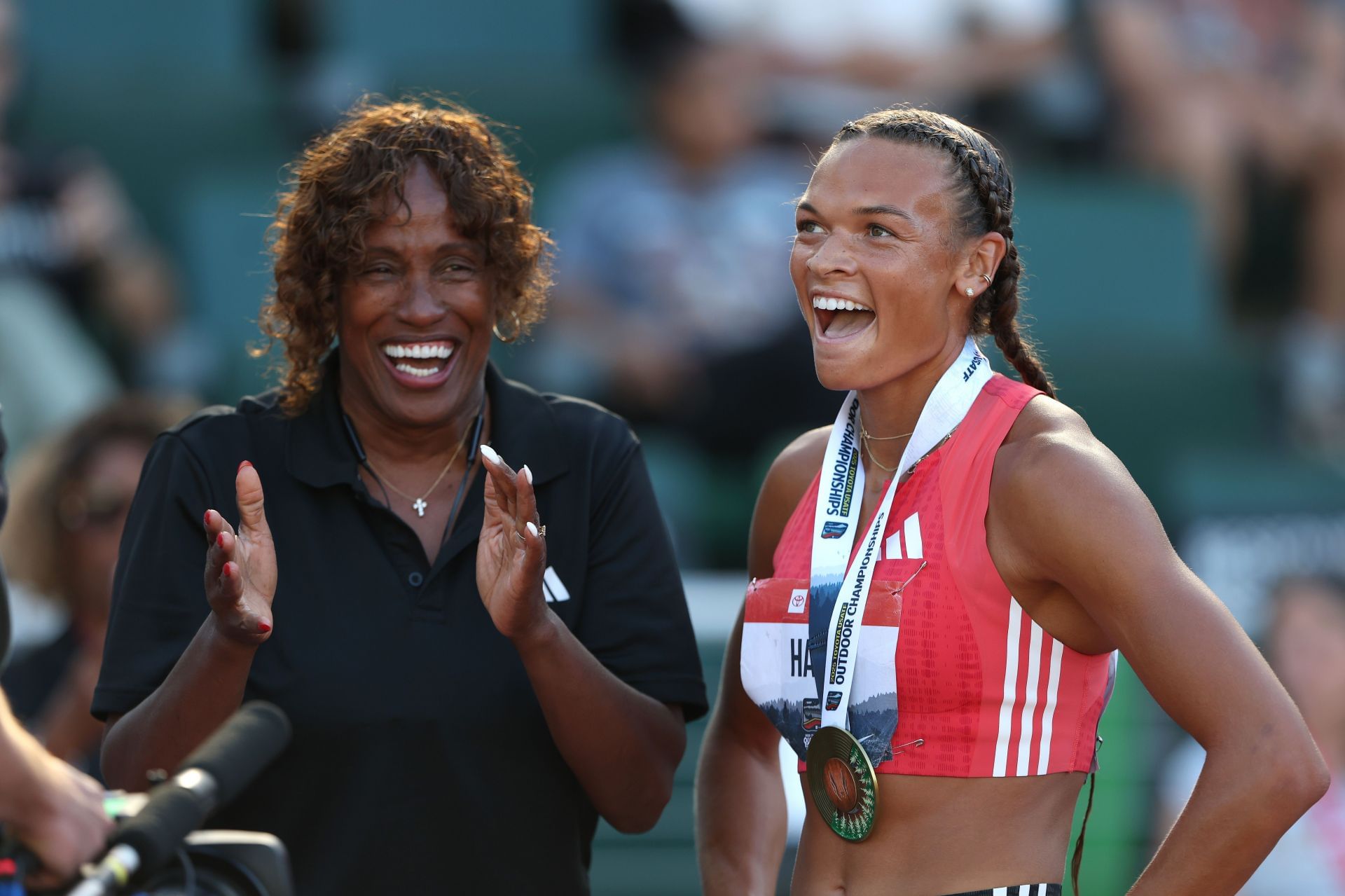  Anna Hall (R) and Jackie Joyner-Kersee (L) during the 2025 USATF Outdoor Championships in Eugene, Oregon. (Photo by Getty Images)