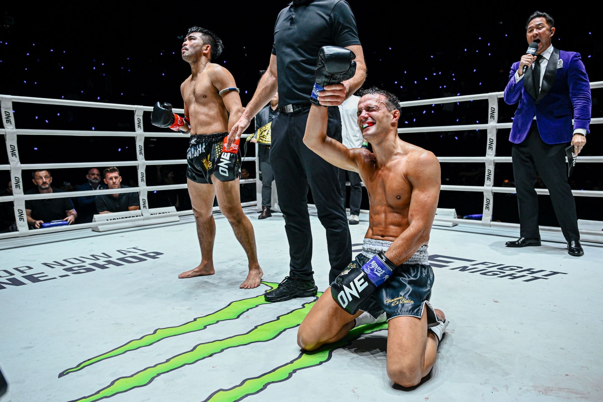 Jonathan Di Bella (R) is thankful for Prajanchai | Photo credit: ONE Championship