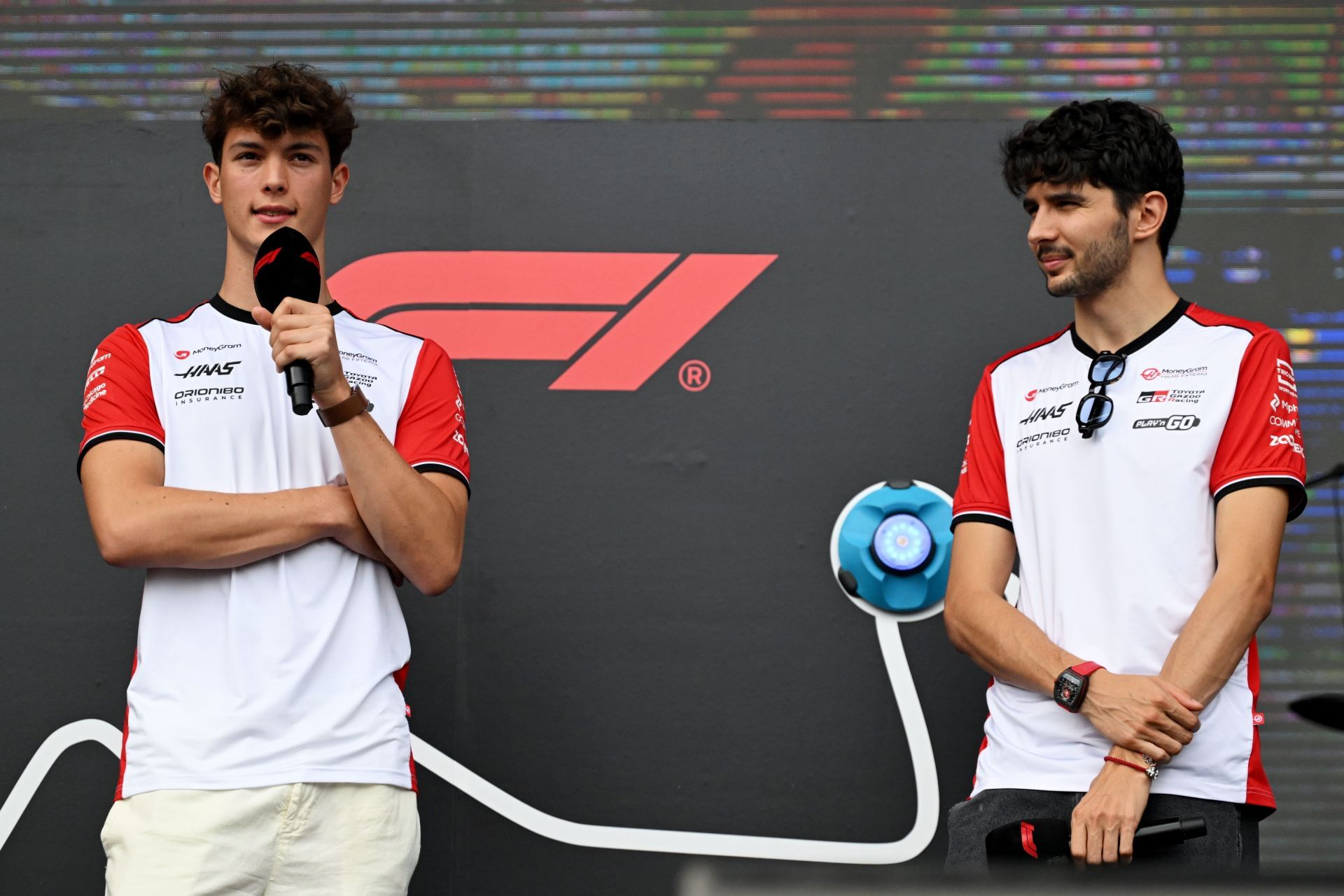 Haas&#039; Oliver Bearman (L) and Esteban Ocon (R) at the fan stage for the 2025 F1 Grand Prix of Singapore - Source: Getty