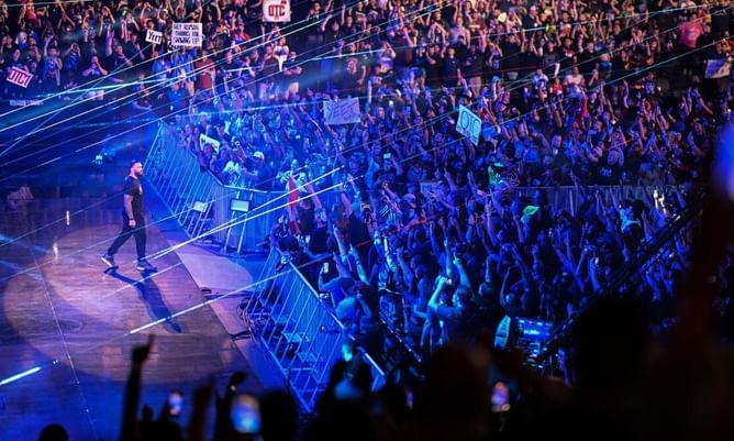4 Potential Endings to WWE RAW After Crown Jewel