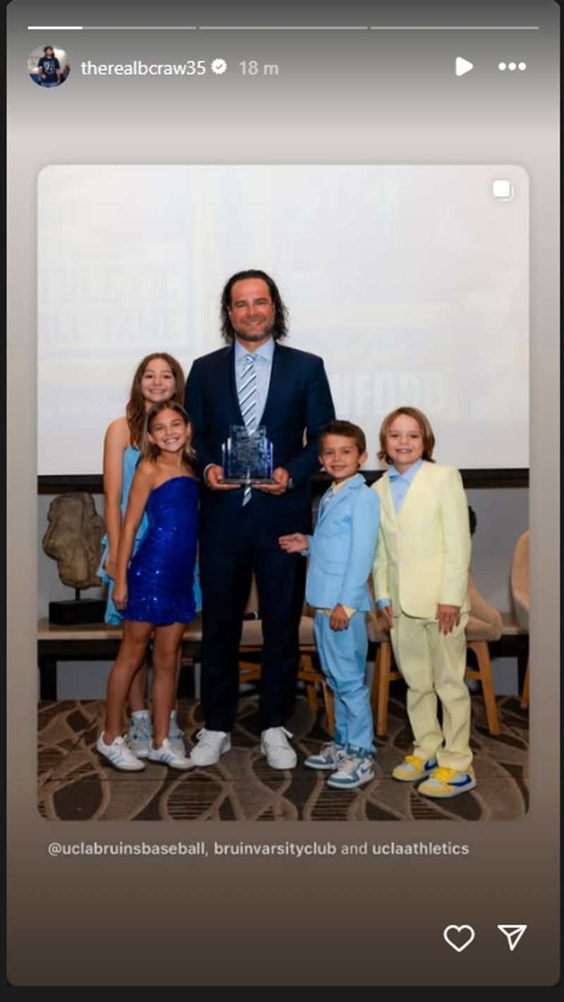 Brandon Crawford shared his achievement.(therealbcraw35/ Instagram)