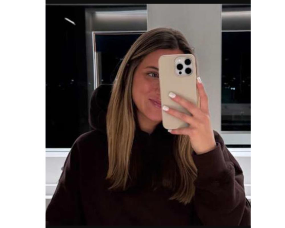 Izzy Nix shares her travel look as she heads to London for the Broncos vs. Jets game [IG/@izzysmokenix]