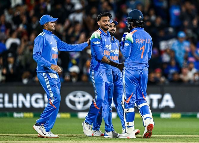 Axar Patel bowls a beauty to castle Matt Renshaw for 30 in AUS vs IND 2025 2nd ODI [Watch]