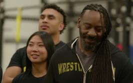 Booker T calls for match to be stopped before WWE star gets shoulder popped back in mid-bout