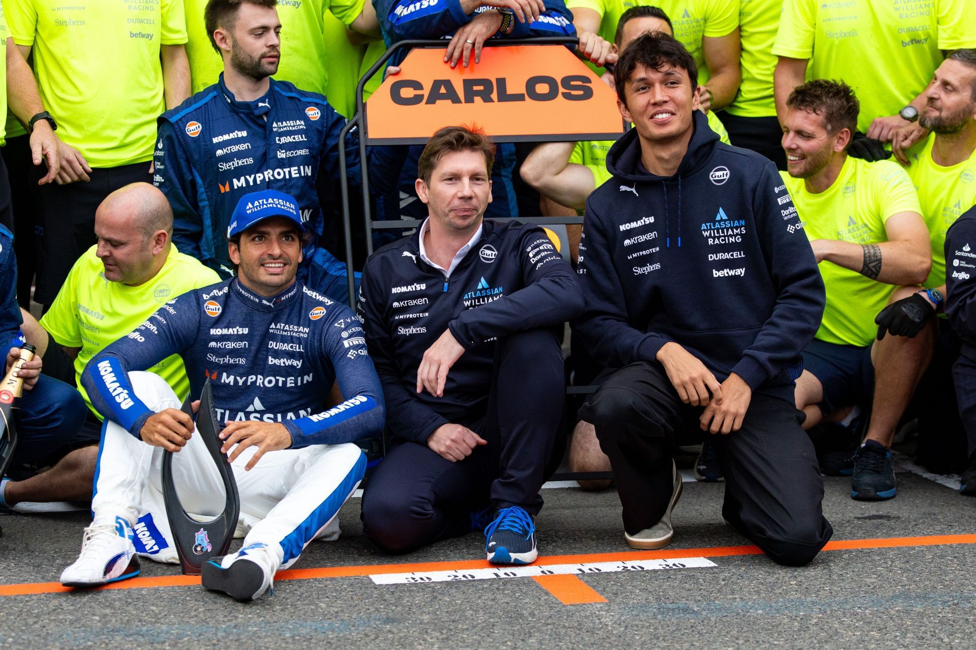 Carlos Sainz, James Vowles, and Alex Albon after the Azerbaijan Grand Prix - Source: Getty