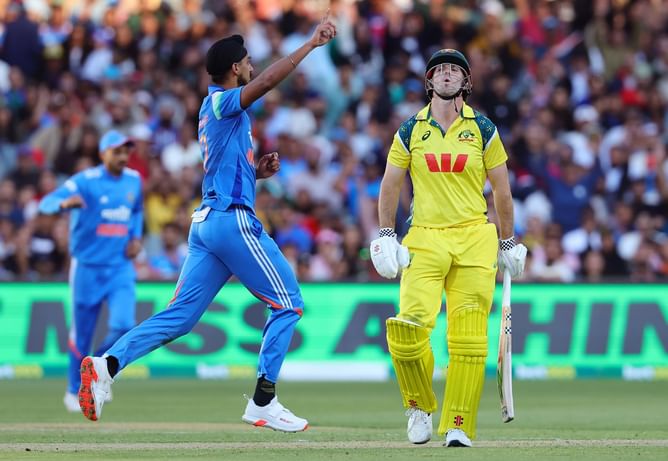 Arshdeep Singh dismisses Mitch Marsh to get first wicket after tight bowling in AUS vs IND 2025 2nd ODI [Watch]