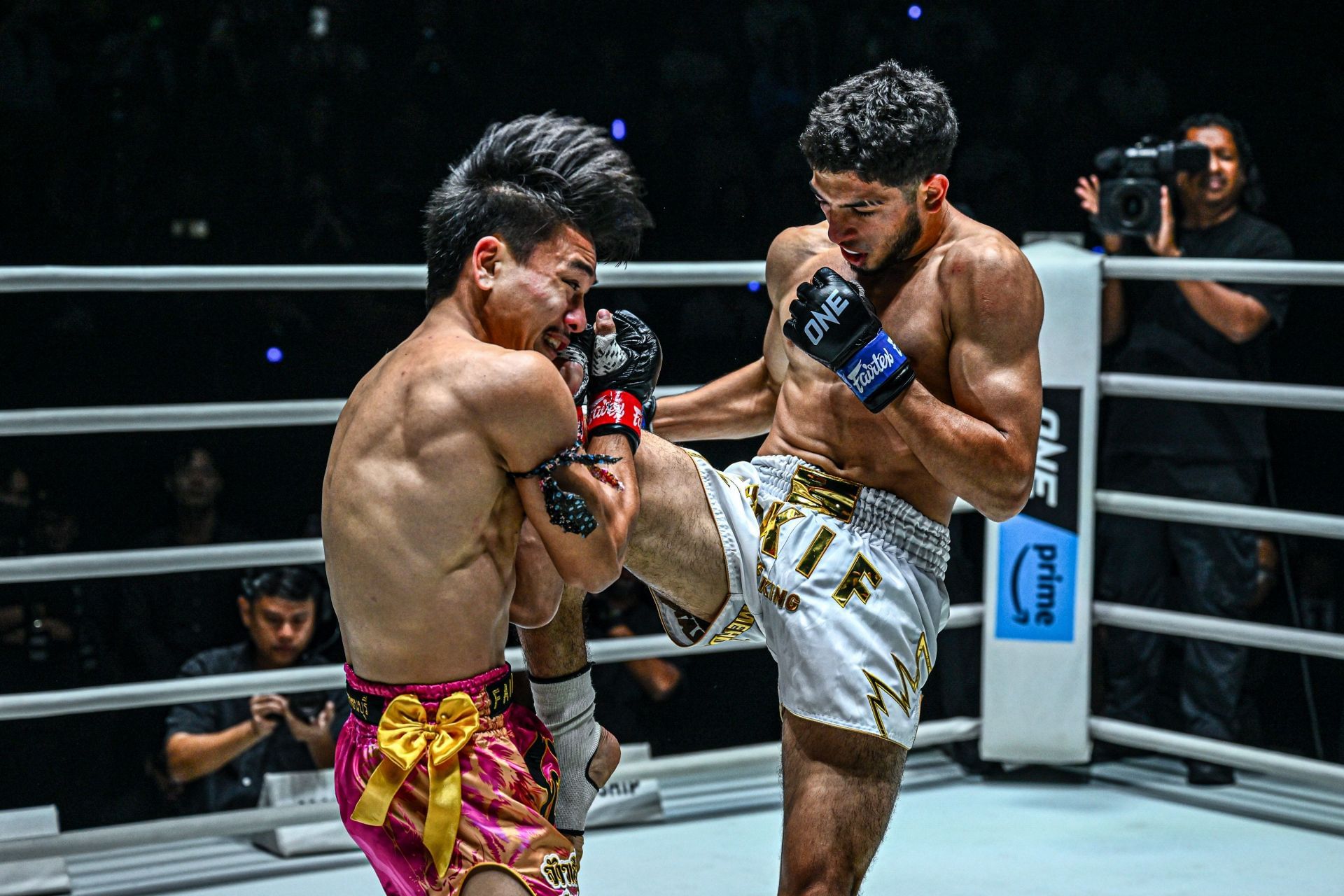 Akif Guluzada drops Jaosuayai with a solid standing knee to the face at ONE Fight Night 36. -- Photo by ONE Championship