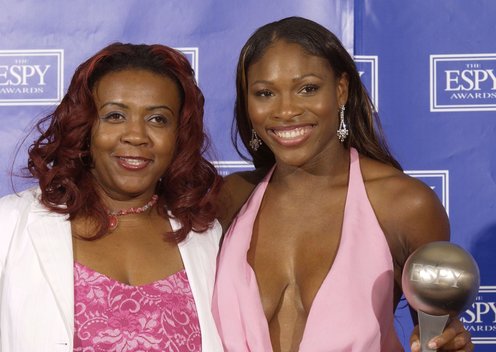 Yetunde Price poses with Serena Williams at ESPY Awards 2003 | Image Source: Getty