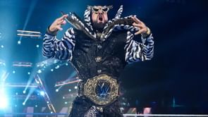 WWE Universe: "Ki*s! Ki*s! Ki*s!"; Seth Rollins obliges