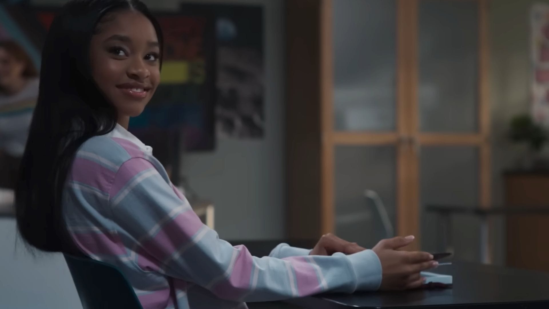 Akira Akbar hrá Ashley (obrázok cez Peacock)