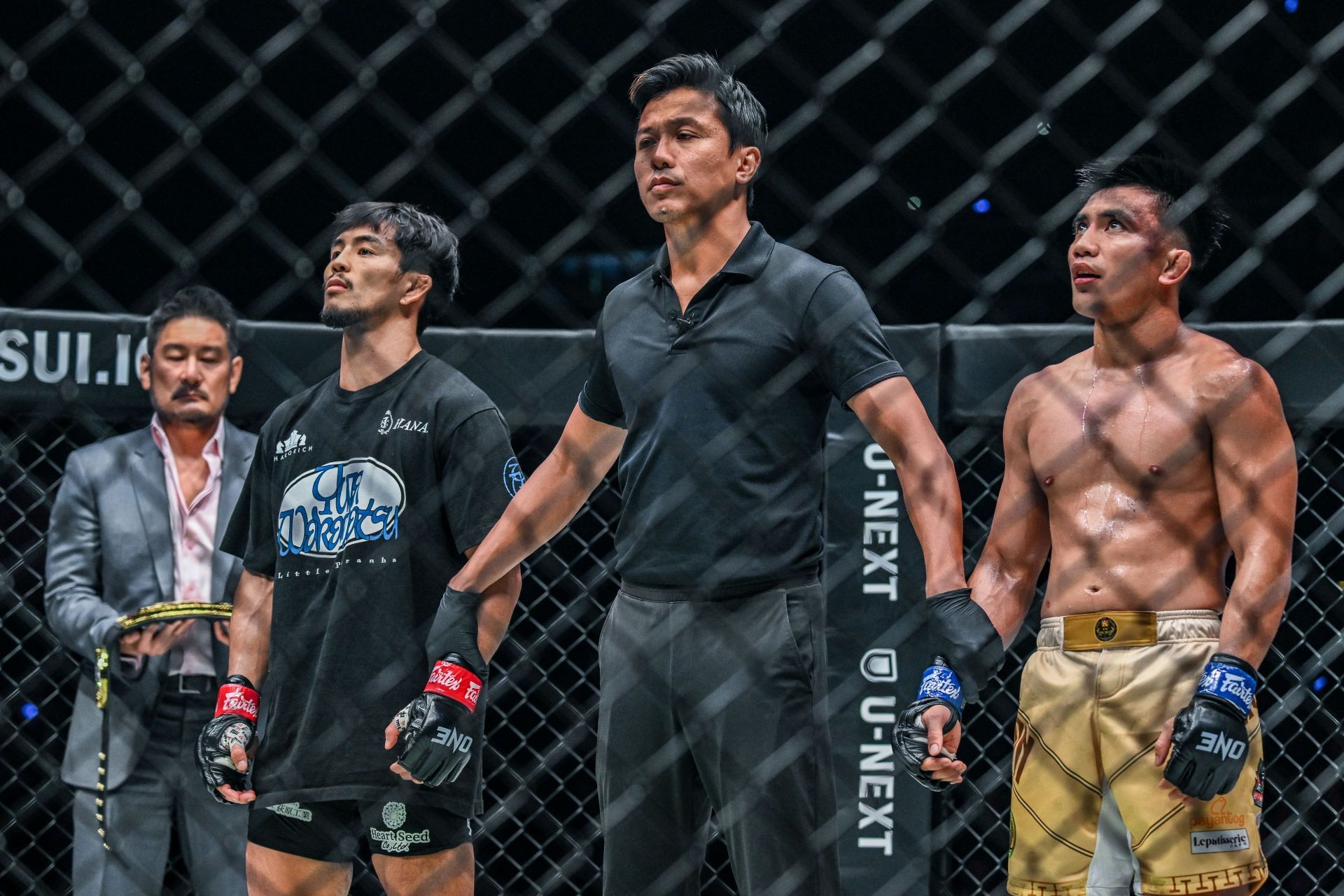 Yuya Wakamatsu (L) beats Joshua Pacio (R) | Image by ONE Championship