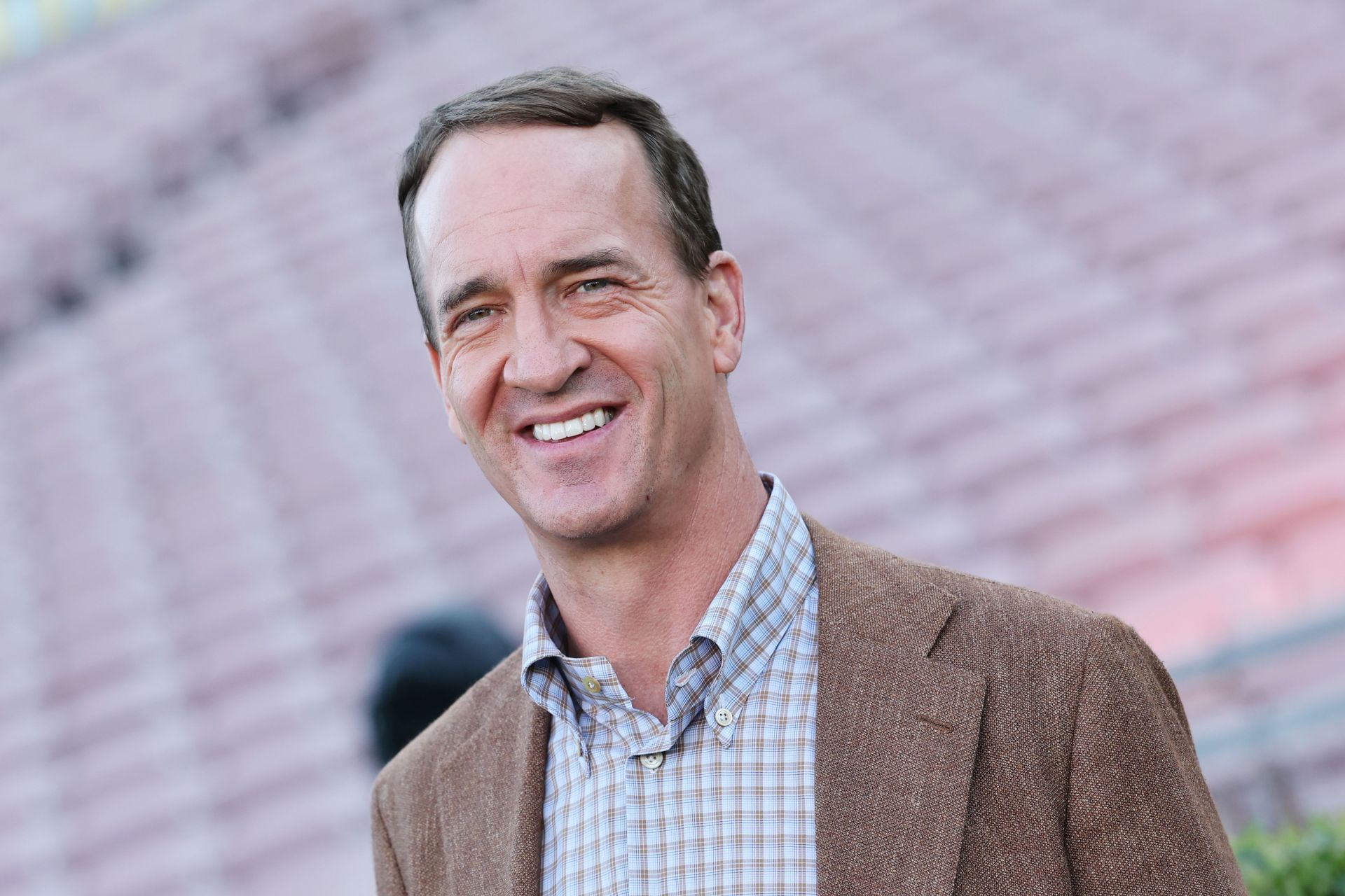 Where does Peyton Manning lives?