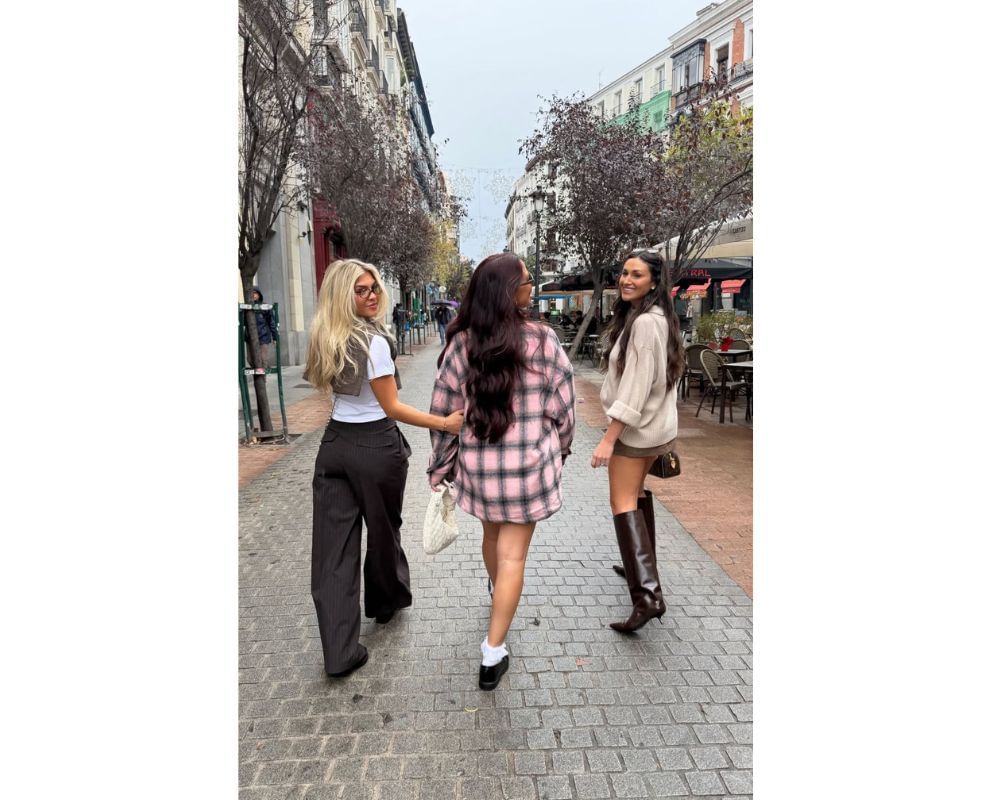 Annah and Nicolette showed off their chic fall style as they strolled the streets of Madrid, offering a cozy yet chic vibe in their latest IG story (IG/@annahtagovailoa)