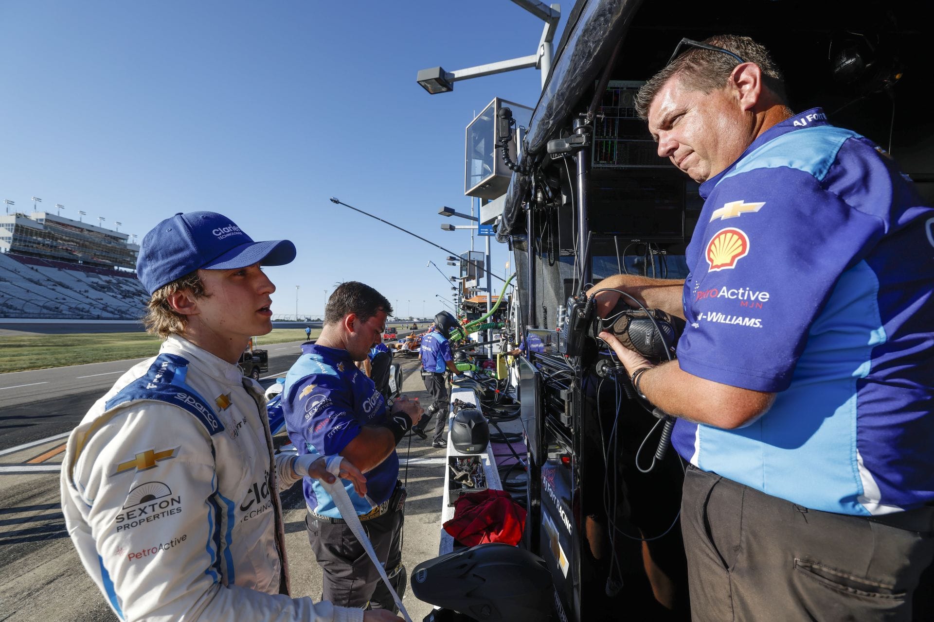 David Malukas speaks with an AJ Foyt Racing crew member at the 2025 IndyCar Borchetta Bourbon Music City Grand Prix - Source: Getty