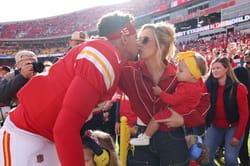 WATCH: Patrick Mahomes triple-kisses wife Brittany Mahomes ahead of Chiefs vs. Cowboys Thanksgiving game