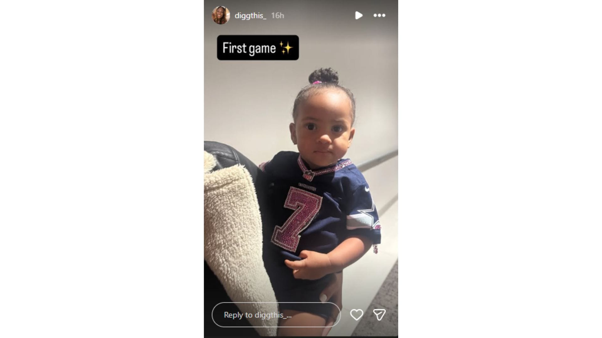Stephanie Diggs shared a photo of daughter Harlo at her first NFL game. (Credit:@ diggthis_)
