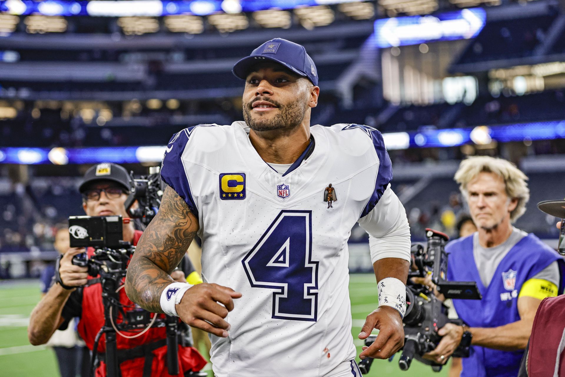 [WATCH] Dak Prescott honors late mother Peggy on 12th death anniversary before Cardinals vs. Cowboys MNF clash