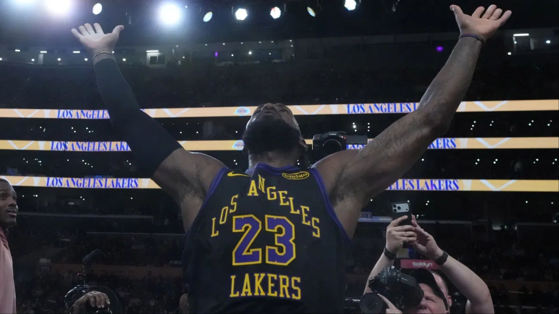 LeBron James has been accused of stat-padding by Kwame Brown. (Photo: IMAGN)