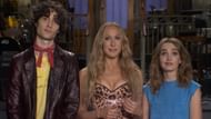 (L-R) Sombr, Nikki Glaser, and Chloe Fineman on the sets of SNL (Image via YouTube/@SaturdayNightLive)