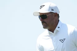 Phil Mickelson receives heartwarming message from legendary NFL quarterback to whom he made a donation