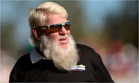 John Daly joins $30M veteran NFL coach for surprise appearance at popular artist’s concert