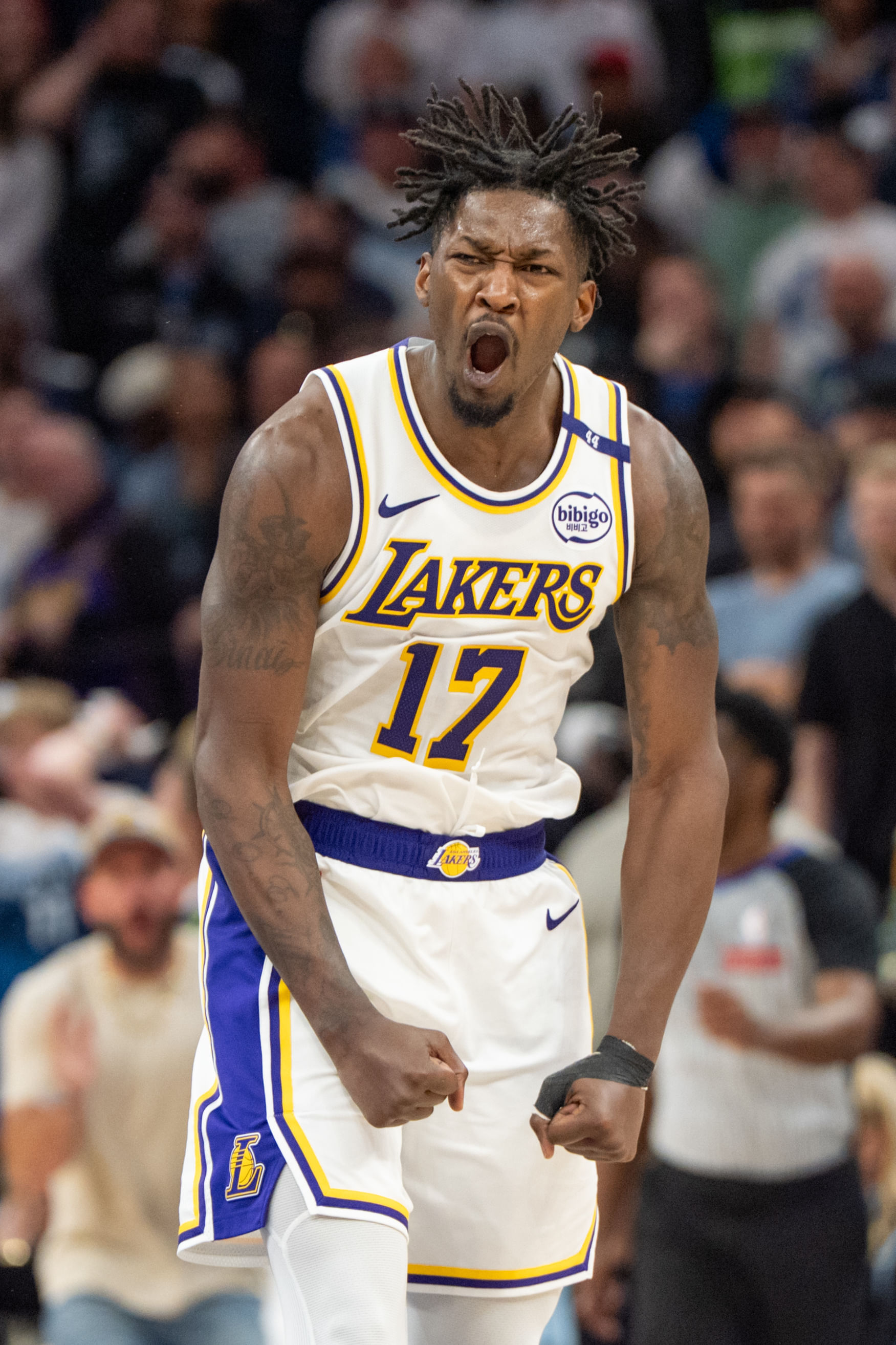 Dorian Finney-Smith (17) celebrates - Source: Imagn