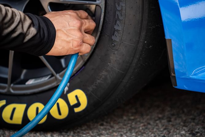 Kyle Larson and Chase Briscoe suffer tire failures as chaos erupts in the NASCAR championship race