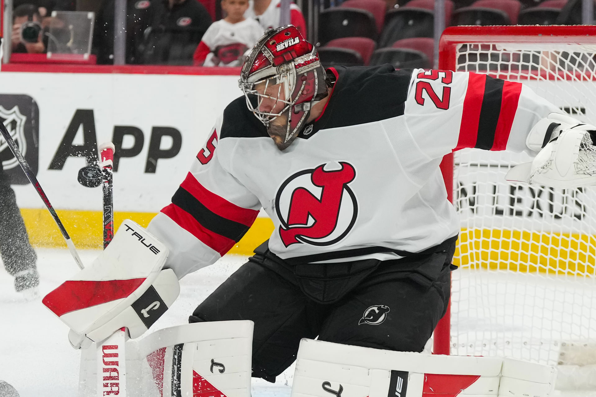 NHL: New Jersey Devils at Carolina Hurricanes - Source: Imagn