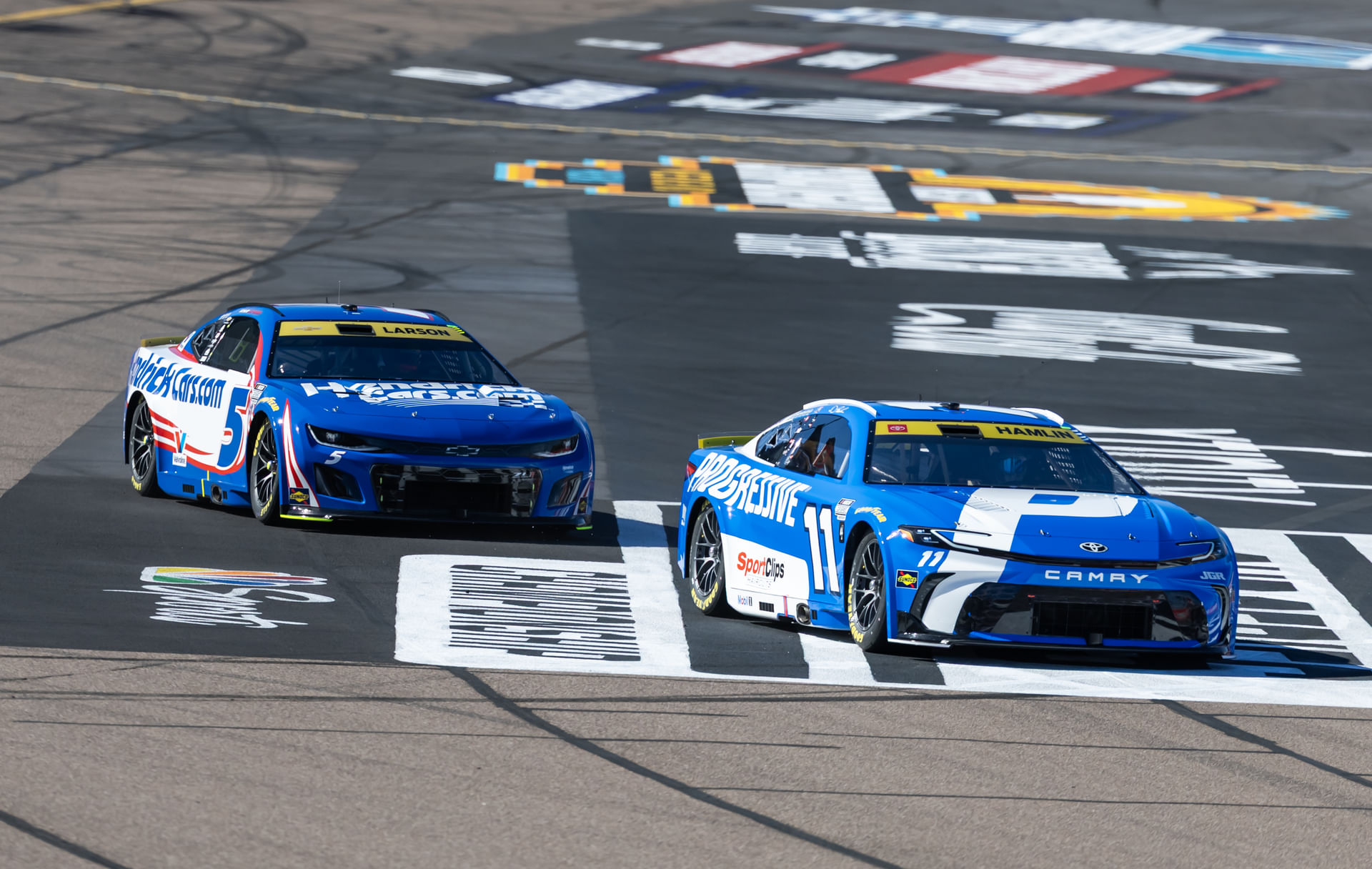 Kyle Larson vs. Denny Hamlin: A Batalha Épica que Decidiu o Campeonato de 2025!