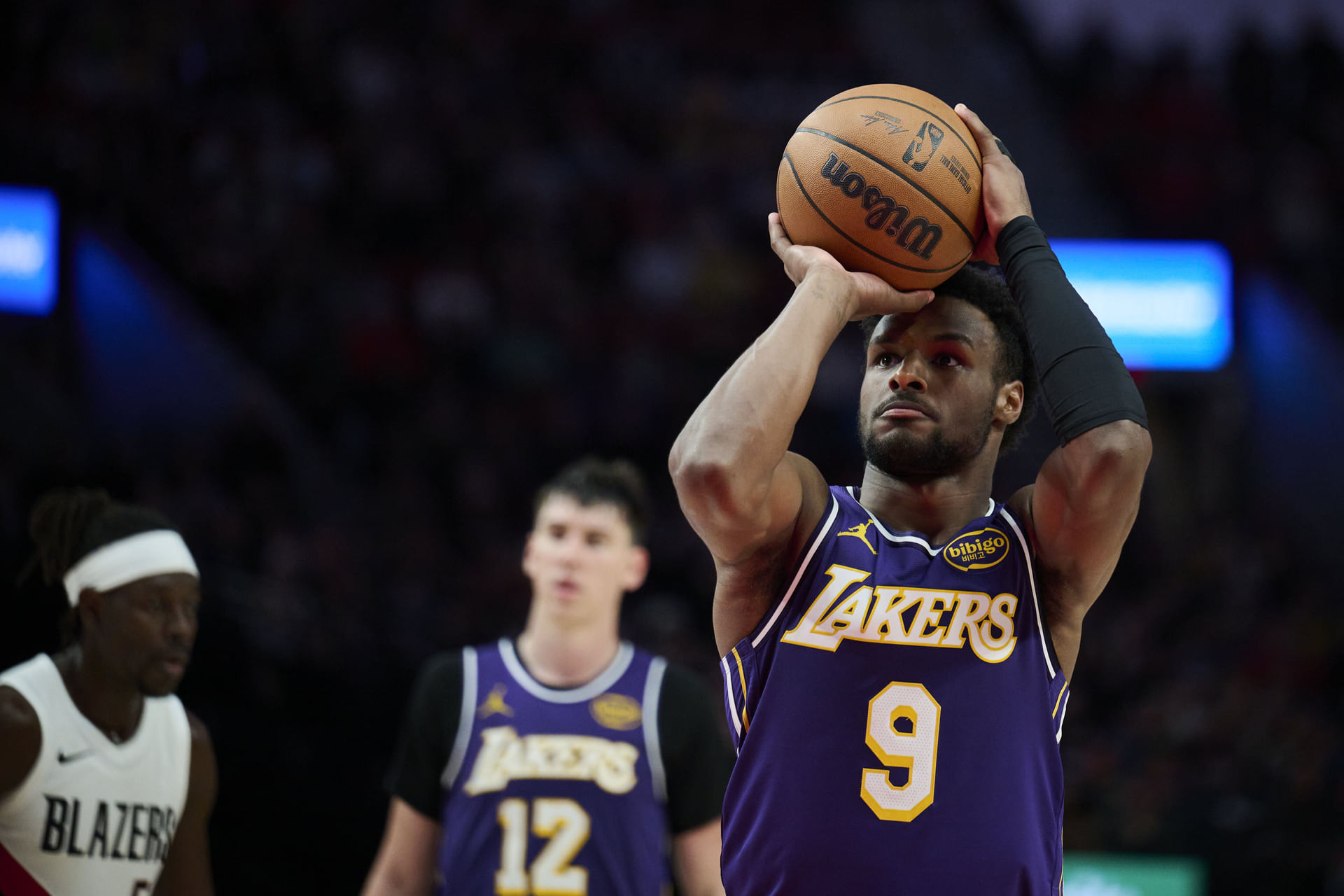 Tréner Lakers JJ Redick chváli Bronnyho Jamesa. (Foto: IMAGN)