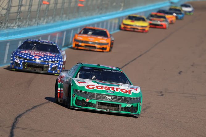 NASCAR champion sends a Thanksgiving message with a clear statement about his retirement