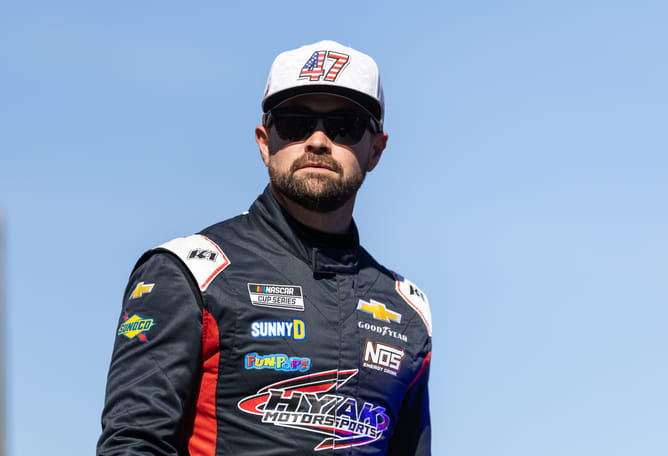 How Ricky Stenhouse Jr.’s first NASCAR season with Hyak Motorsports concluded