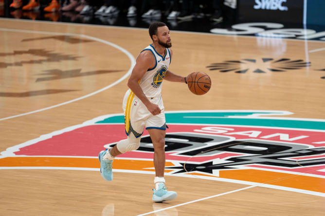 "Has been waiting years for this moment": Steph Curry Delights Fans After Lacing $94,860,000,000 Brand's Shoe Amid Sneaker Free Agency