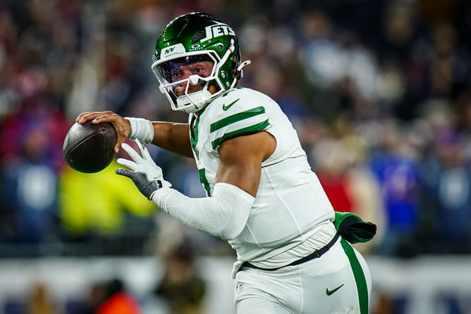 "That’s life. Sh*t happens.”: Justin Fields finally speaks out for the first time about the Jets benching him for Tyrod Taylor