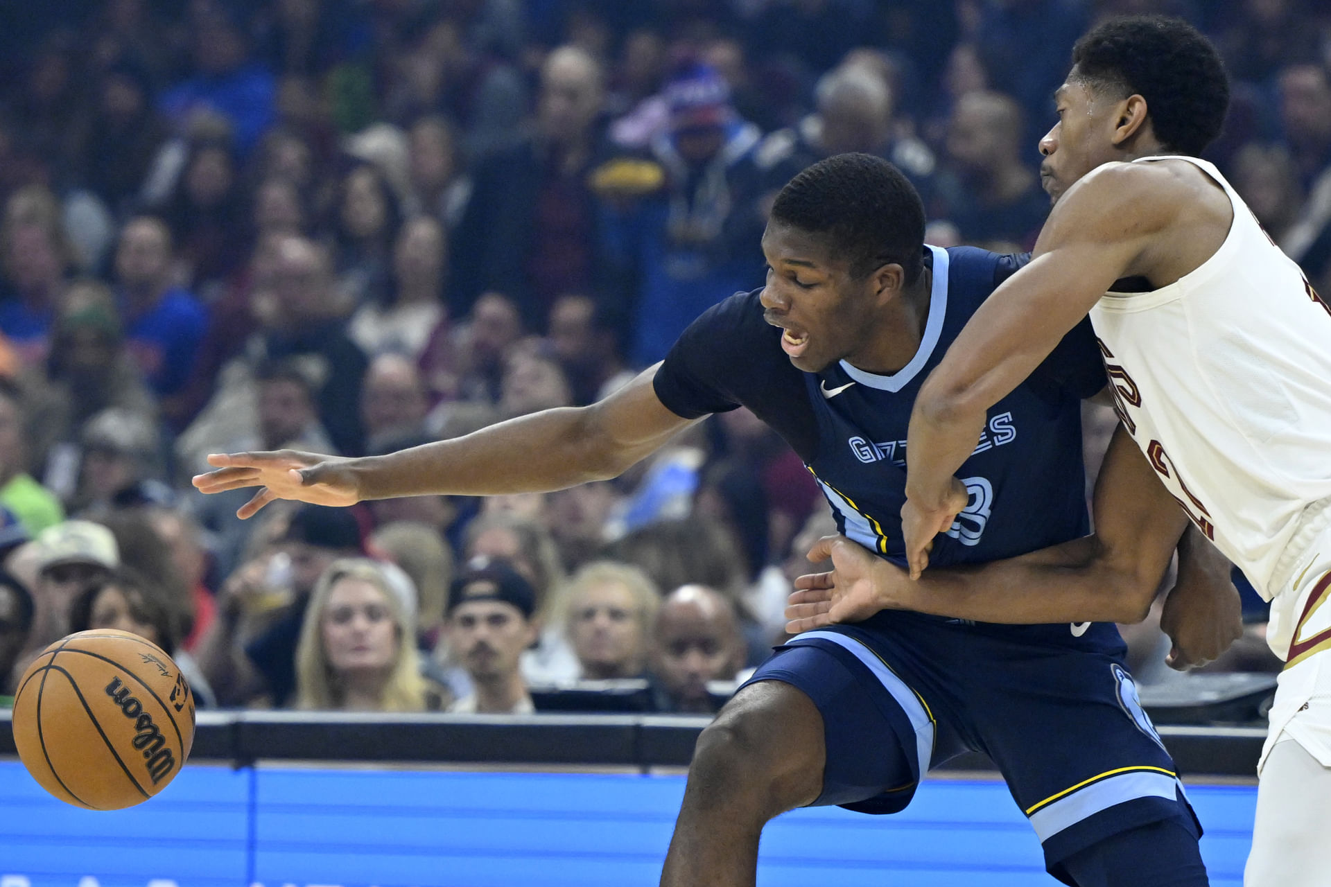 Cedric Coward fights for possession during Memphis Grizzlies at Cleveland Cavaliers (Image Source: Imagn)