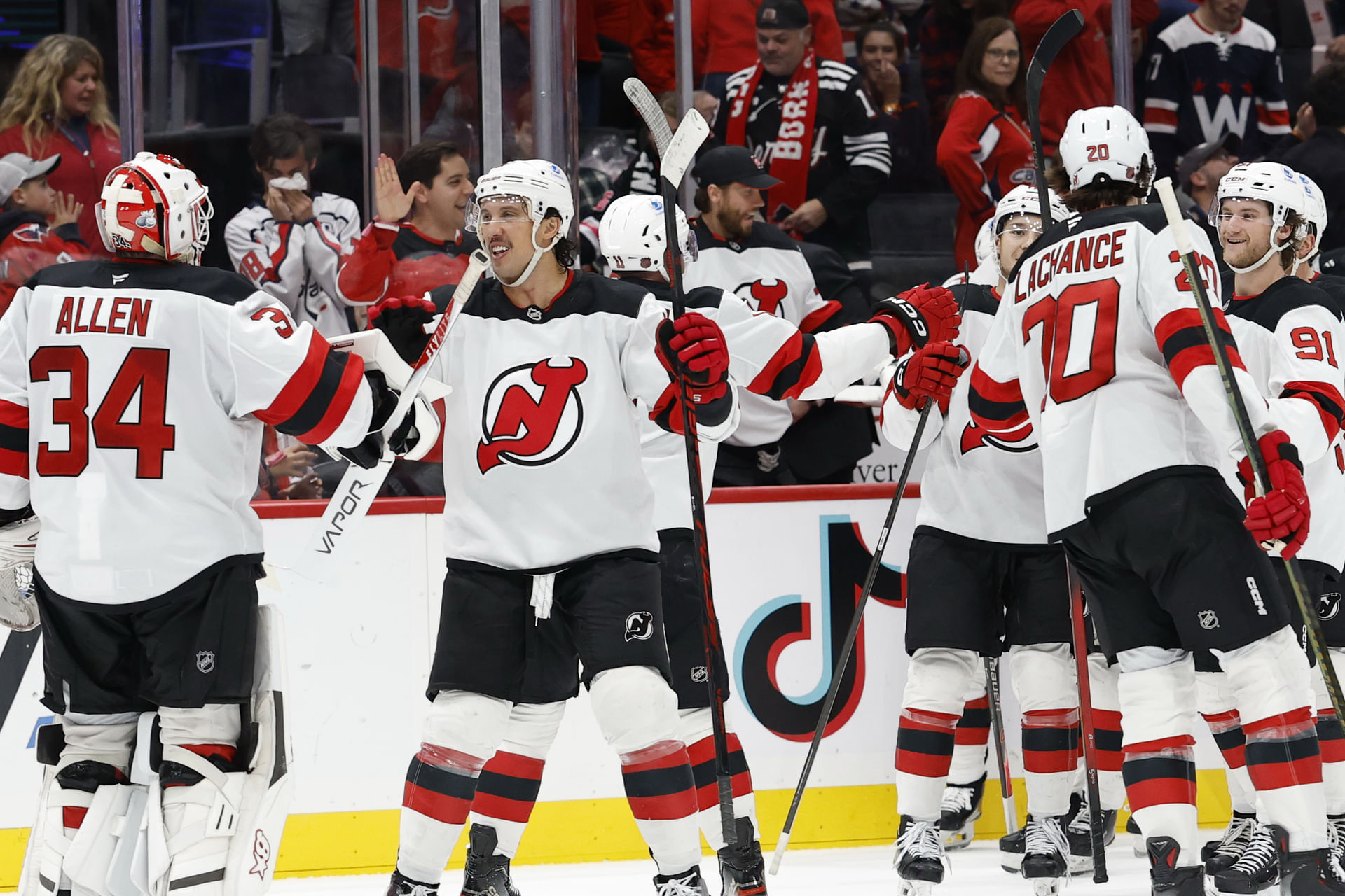 NHL: New Jersey Devils at Washington Capitals - Source: Imagn