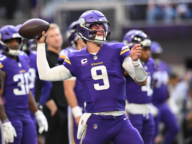J.J. McCarthy makes his feelings known about home fans booing Vikings QB off the field after ugly loss to Bears
