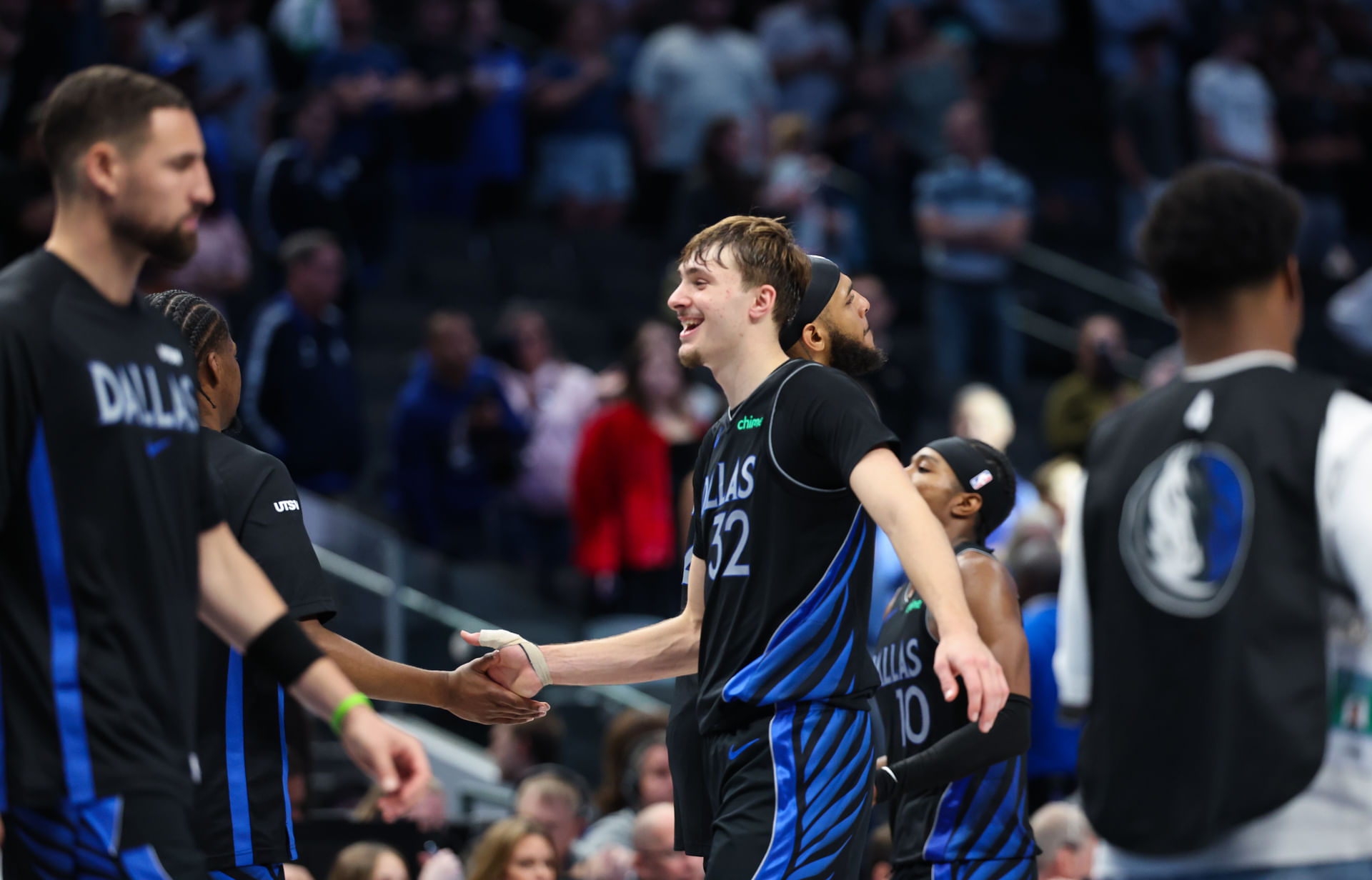 Cooper Flagg daps up his teammate during Portland Trail Blazers at Dallas Mavericks (Image Source: Imagn)
