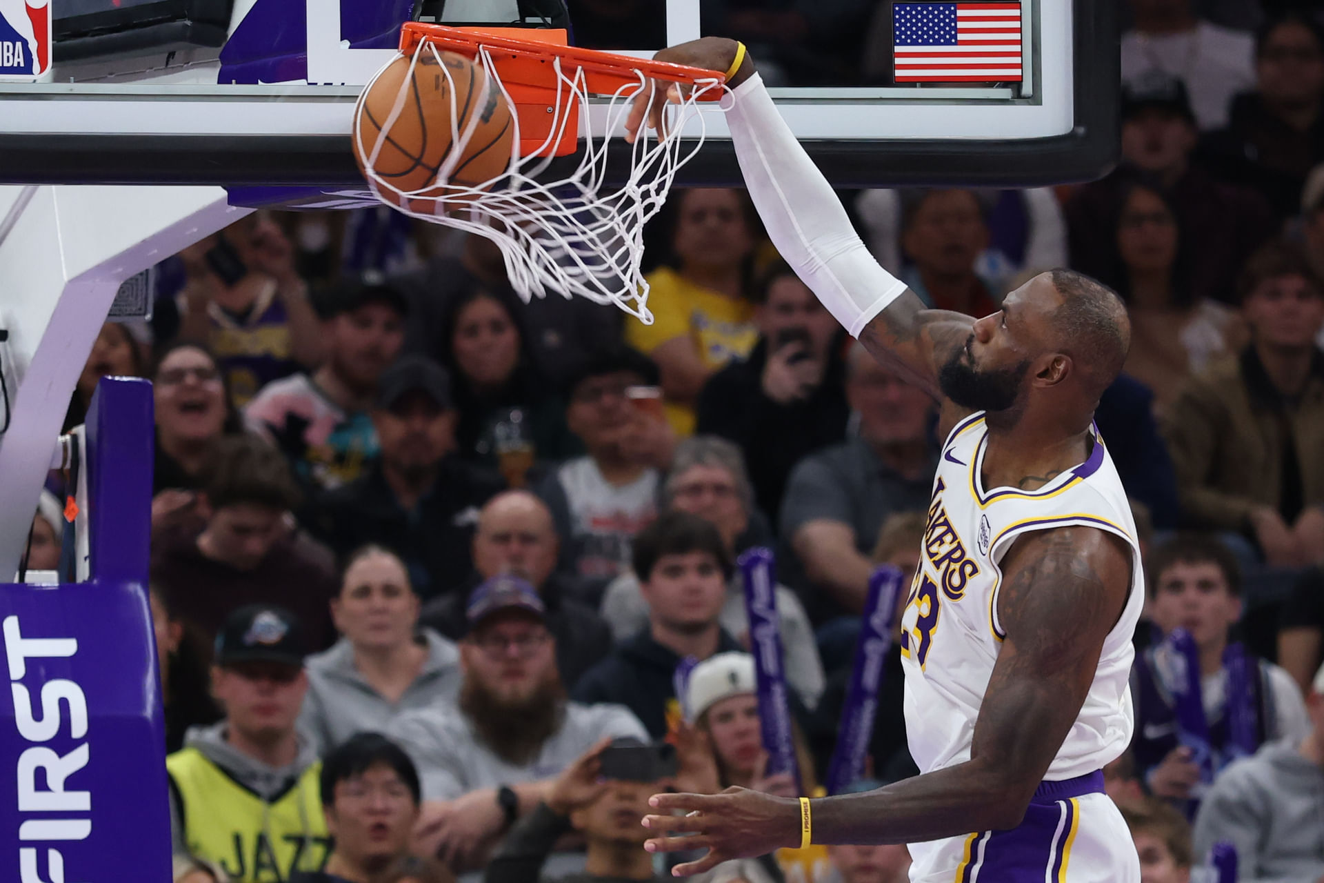 LeBron James drops 17 points in second game of the season. (Photo: IMAGN)