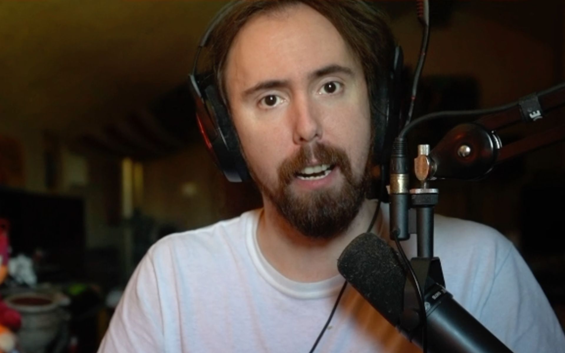 Asmongold claims he was banned and &quot;blacklisted&quot; from all Chinese social media platforms