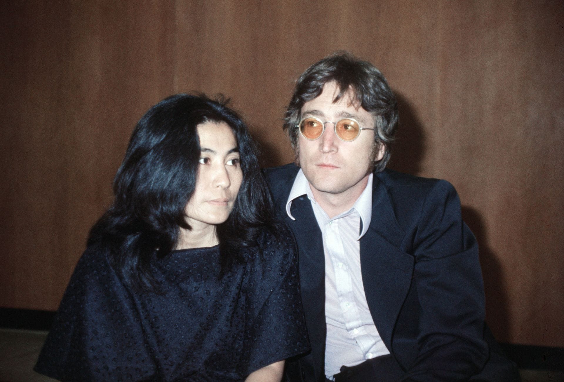 Yoko Ono and John Lennon (Image via Dennis Stone/Mirrorpix/Getty Images)